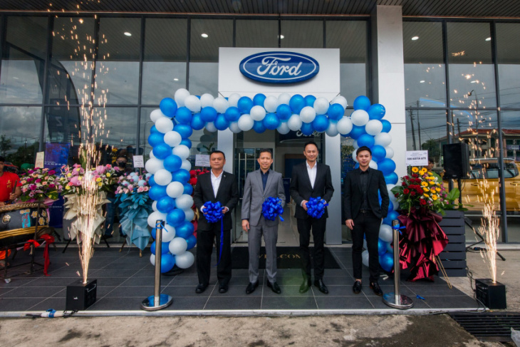 sime darby officiates latest ford dealership in sabah