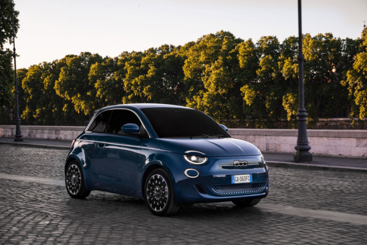the 2024 fiat 500e is the urban ev we need