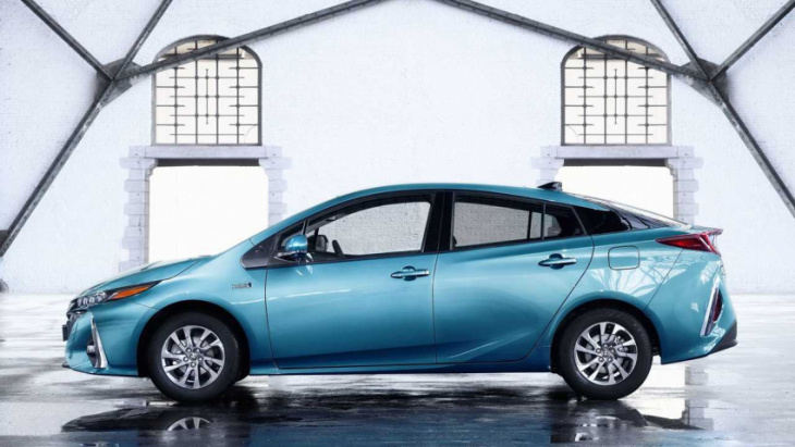 2023 toyota prius: see the changes side by side