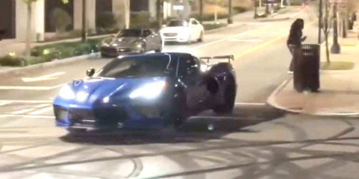 watch this c8 corvette smash into a curb while trying to show off