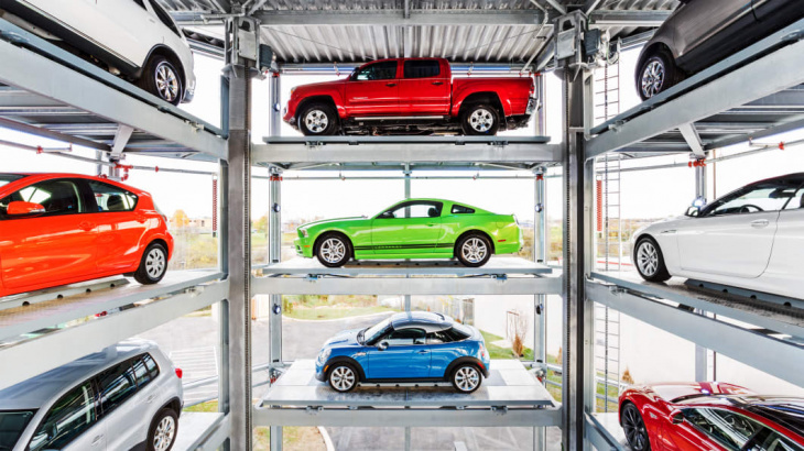 used-car retailer carvana cuts another 1,500 jobs