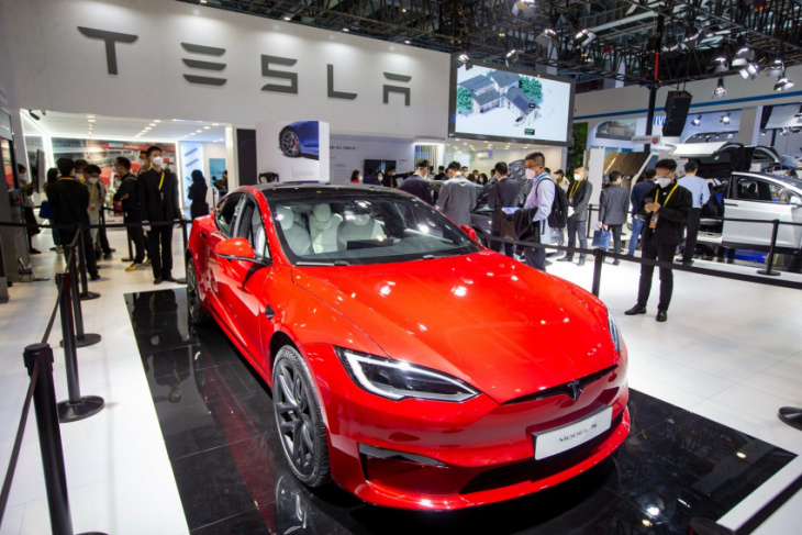 how long will a tesla electric vehicle battery last?
