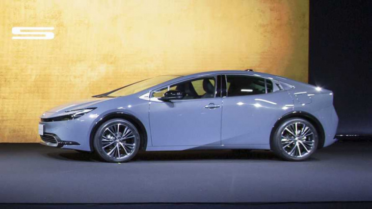 2023 toyota prius unveiled in europe as plug-in hybrid only model
