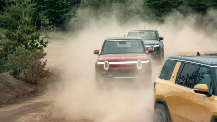 amazon, rivian pushes back r2 platform to 2026, has 114,000 r1 preorders