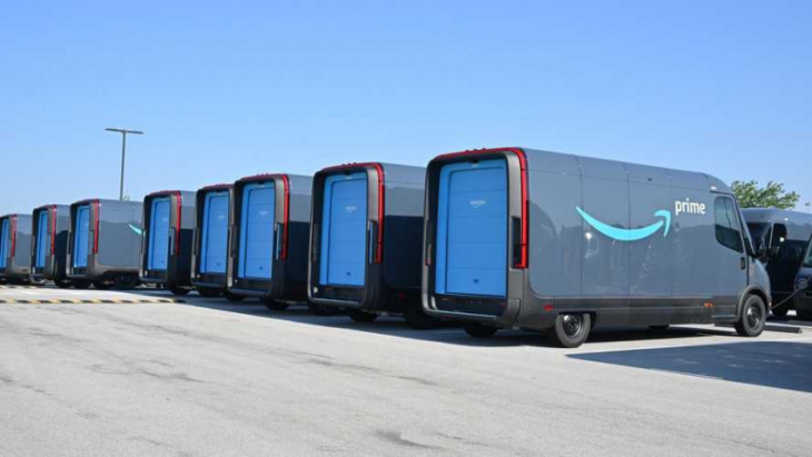 amazon, amazon now has 1,000+ rivian electric vans making deliveries in us