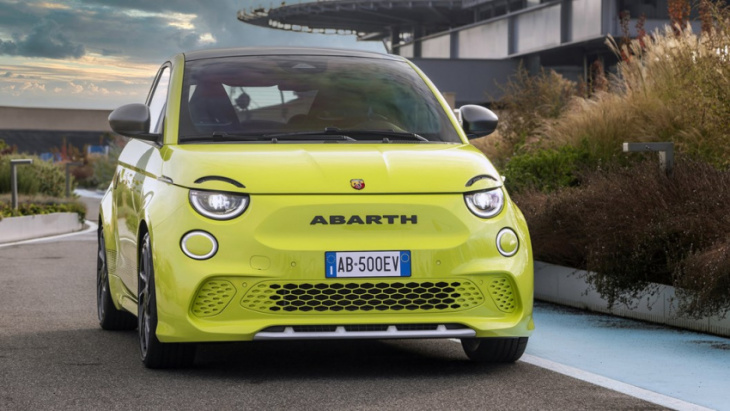 new 2023 abarth 500e hot hatchback unveiled with 152bhp