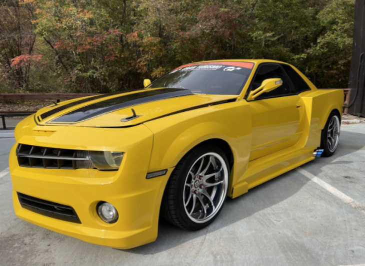 someone thought turning a nissan skyline into a 2013 camaro was one good idea