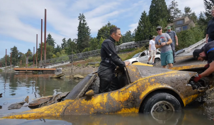 missing corvette recovered from lake after 20 years (video)