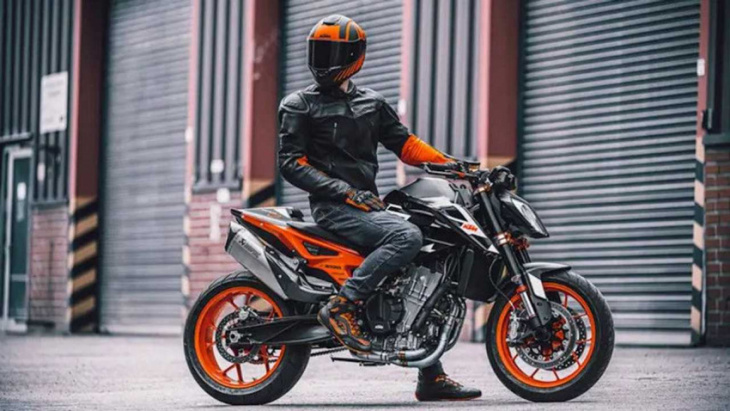 ktm refreshes its street bike lineup for 2023