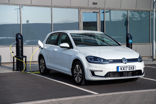 how long does the battery in a volkswagen egolf last?