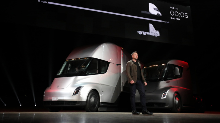 elon musk says a fully-loaded tesla semi has driven 500 miles on a charge