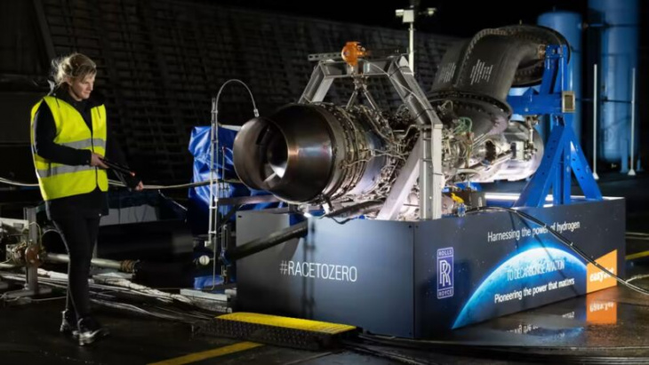 rolls-royce tests hydrogen-fueled aircraft engine in aviation world first