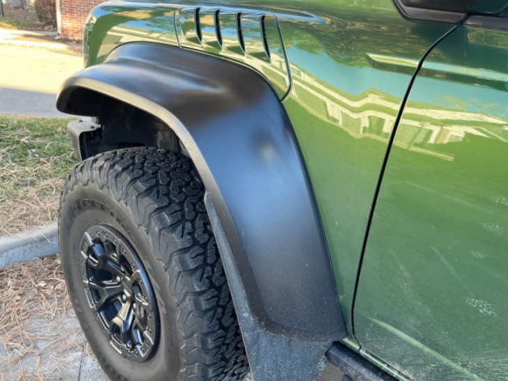 5 peculiar features on the 2022 ford bronco raptor