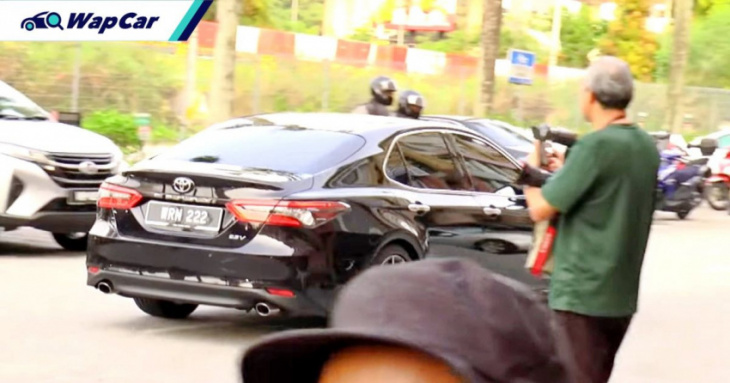 make way for this black toyota camry, how much is pm anwar's official car without tax?