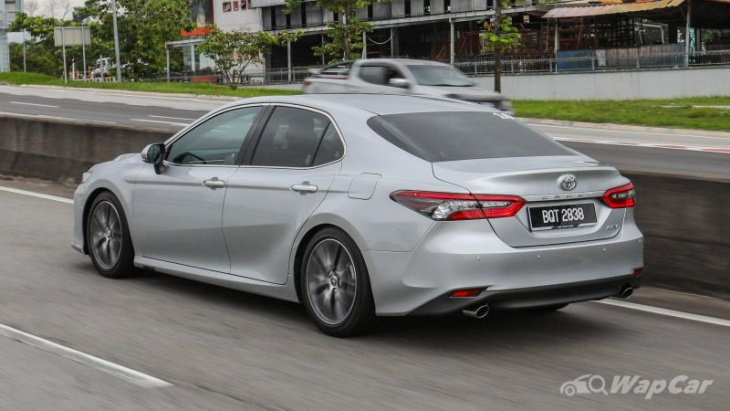 make way for this black toyota camry, how much is pm anwar's official car without tax?
