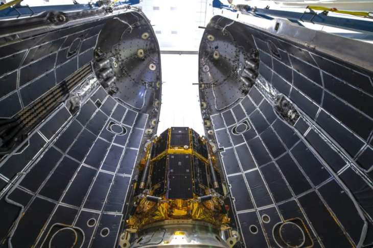 spacex set to launch japanese moon lander, nasa ice surveyor cubesat
