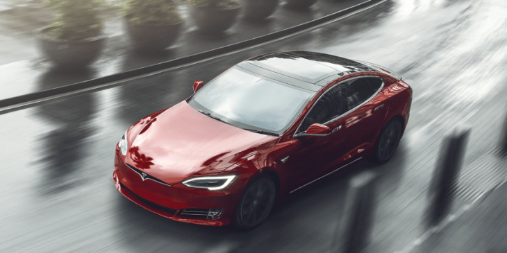 tesla announces two recalls at the same time in china