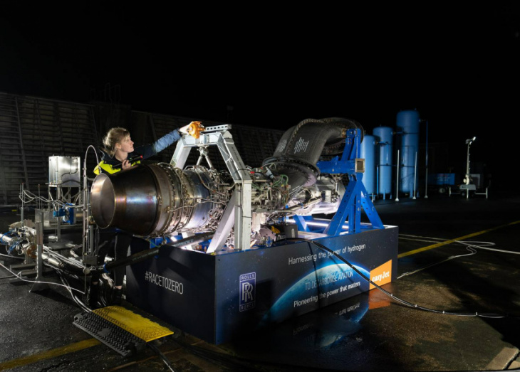 rolls-royce fires up first hydrogen engine but big problem still grounding technology