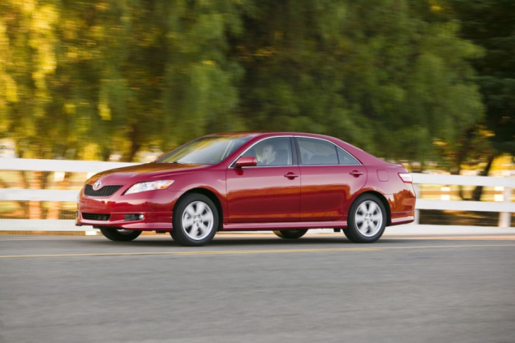 is the 2009 toyota camry a good car?