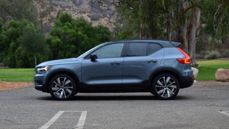 volvo xc40 and c40 recharge evs get upcoming range boost