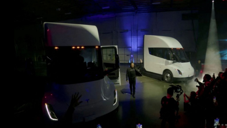 musk delivers first tesla truck, but no update on output, pricing
