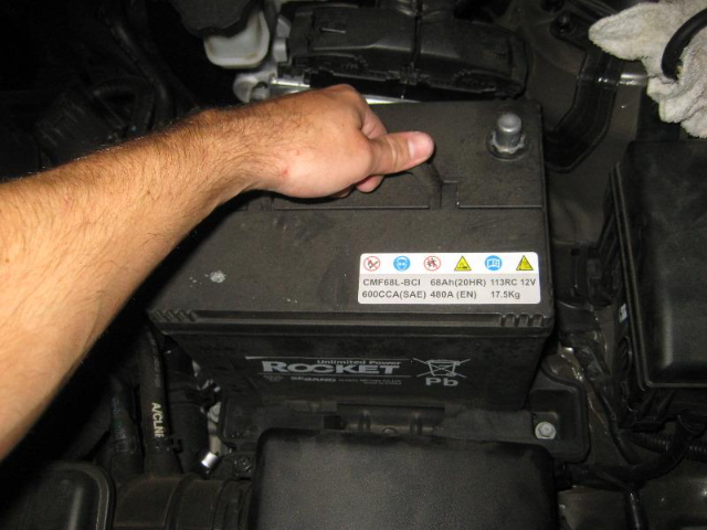 how to, how to replace the car battery on a baic beijing x55