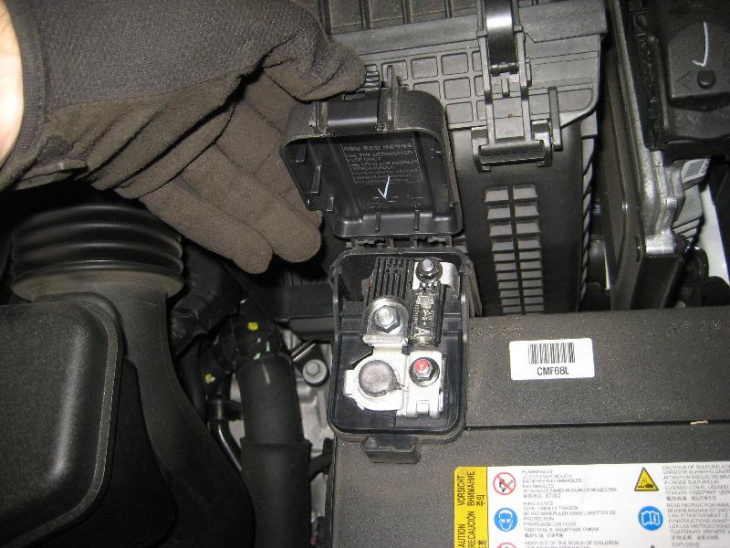 how to, how to replace the car battery on a baic beijing x55