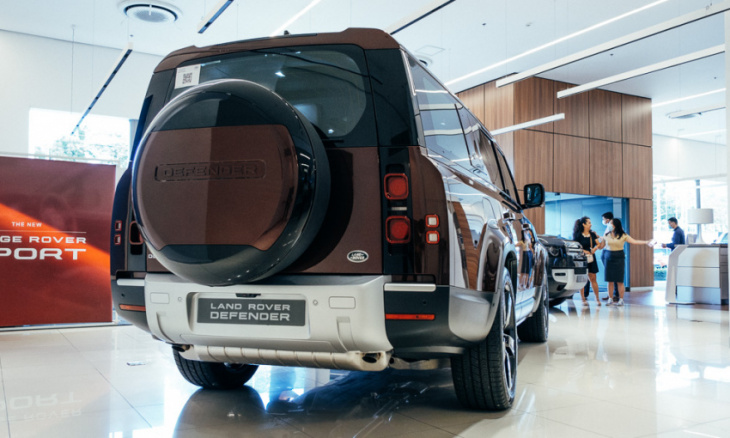 android, the extra-long land rover defender 130 lands on our shores