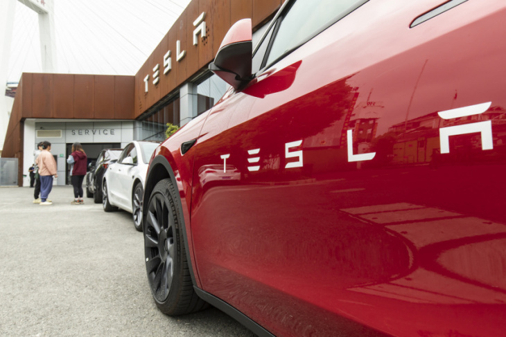 the real reason you won’t find tesla on cnet’s ‘best electric cars of 2022′