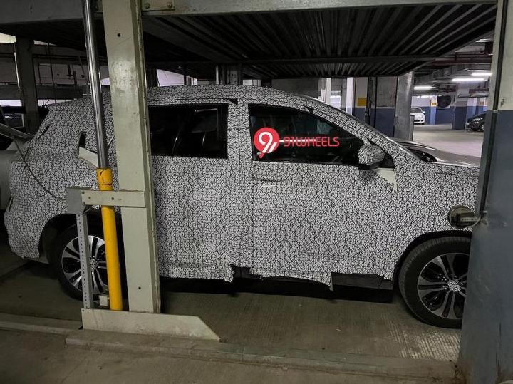 mg hector plus facelift with rear captain seats spied