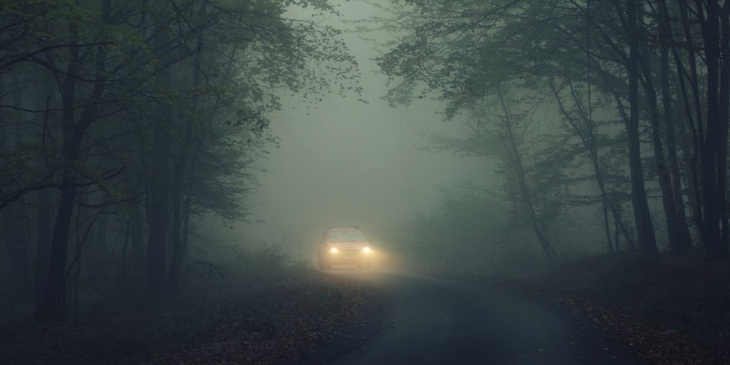 how to, aa shares top tips on how to drive in fog