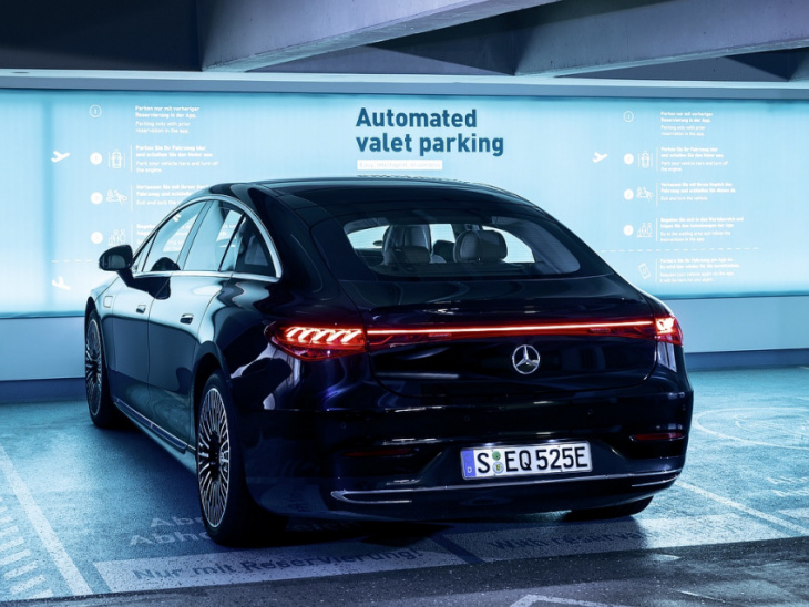 mercedes-benz and bosch collaborate on driverless parking system