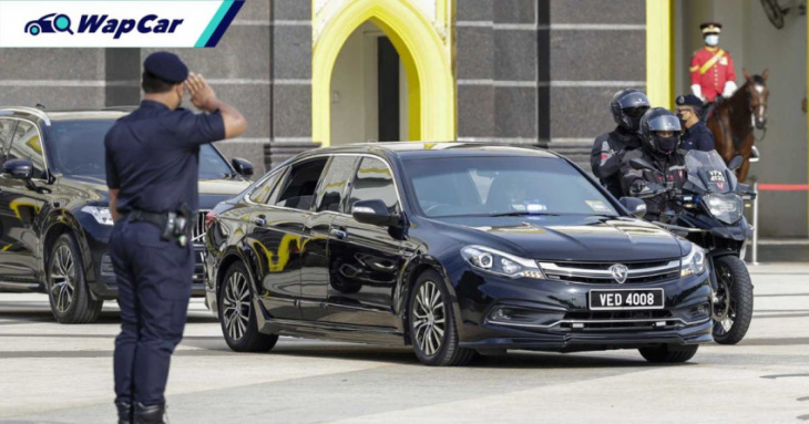 pm anwar's official car turns out to be a proton perdana limousine, not a black camry