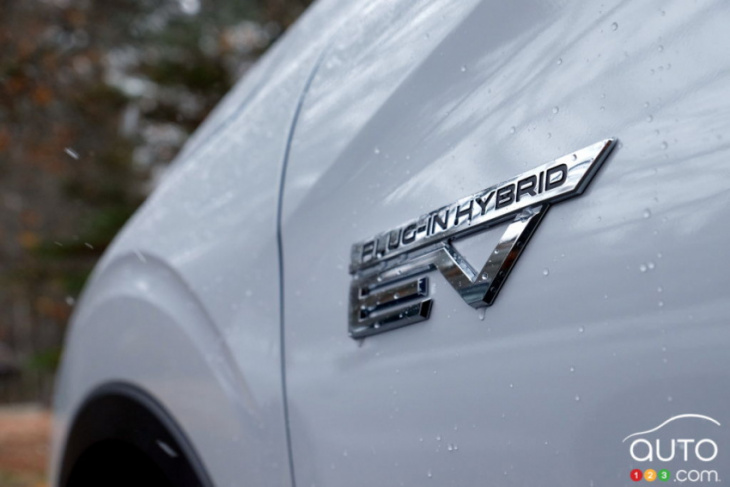 2023 mitsubishi outlander phev first drive: a favourite defends its turf