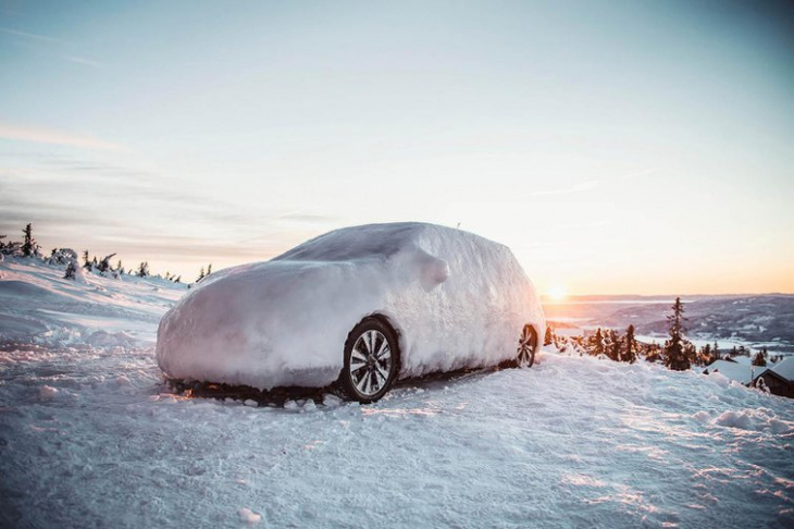 what to keep in your car during winter