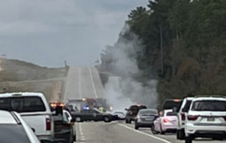 c4 corvette crash and fire leaves poor car nearly unrecognizable