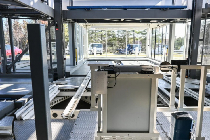 how do carvana vending machines work? we found out
