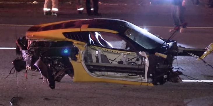 this c7 corvette ejected its whole engine in a highway crash
