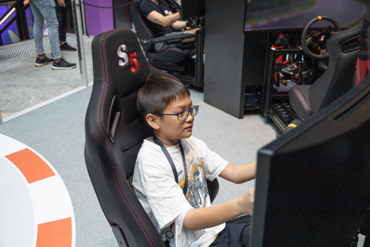 how to, get your professional sim racing fix with topspeed at funan!