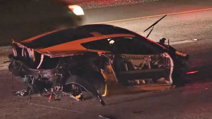 chevrolet corvette sheds engine, body parts in nasty looking crash