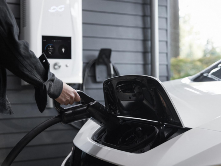 what is the life expectancy of an electric vehicle battery?