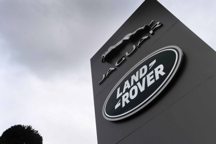 jaguar land rover to hire 300 apprentices in the uk in 2023