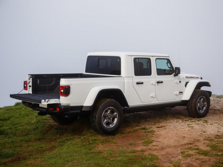 top 3 safety features on a jeep gladiator