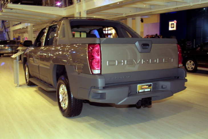 revisiting the 2002 chevrolet avalanche, motortrend’s truck of the year