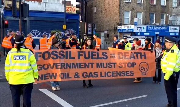 drivers left fuming as police 'chat and laugh' with climate change protesters in london