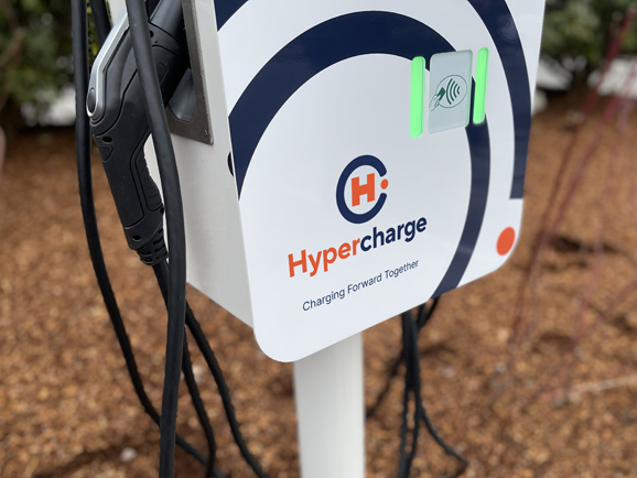 hypercharge announces new ev charging partnership with parkco