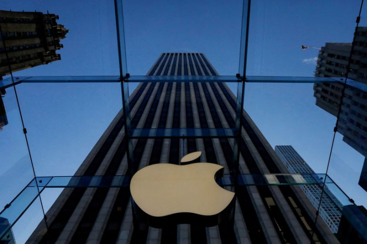 apple scales back self-driving car, delays launch to 2026 - bloomberg news