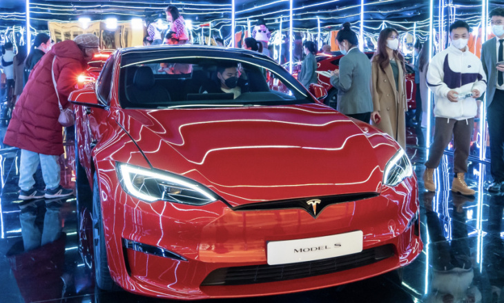 tesla china offering discount on prices until the end of year: report