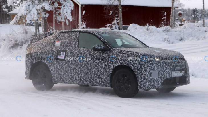 new peugeot 3008 spied with heavily camouflaged production body