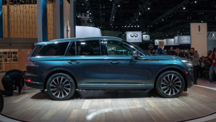 2020 lincoln aviator lands in la with potent plug-in power [update]